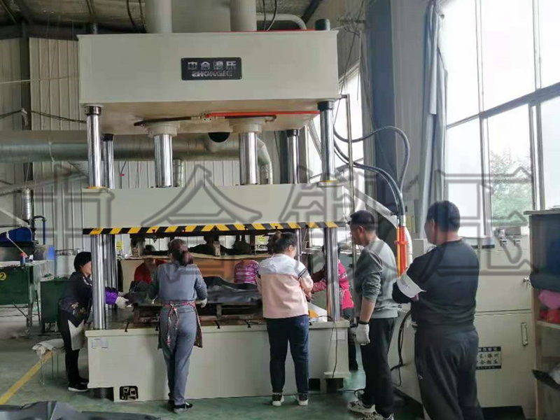 200噸汽車(chē)內(nèi)飾成型液壓機(jī)